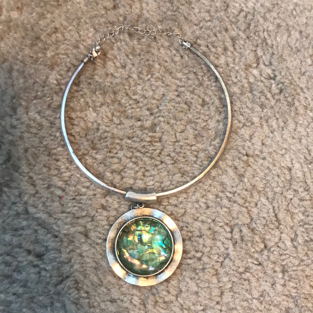 Silver and opalescent stone collar necklace